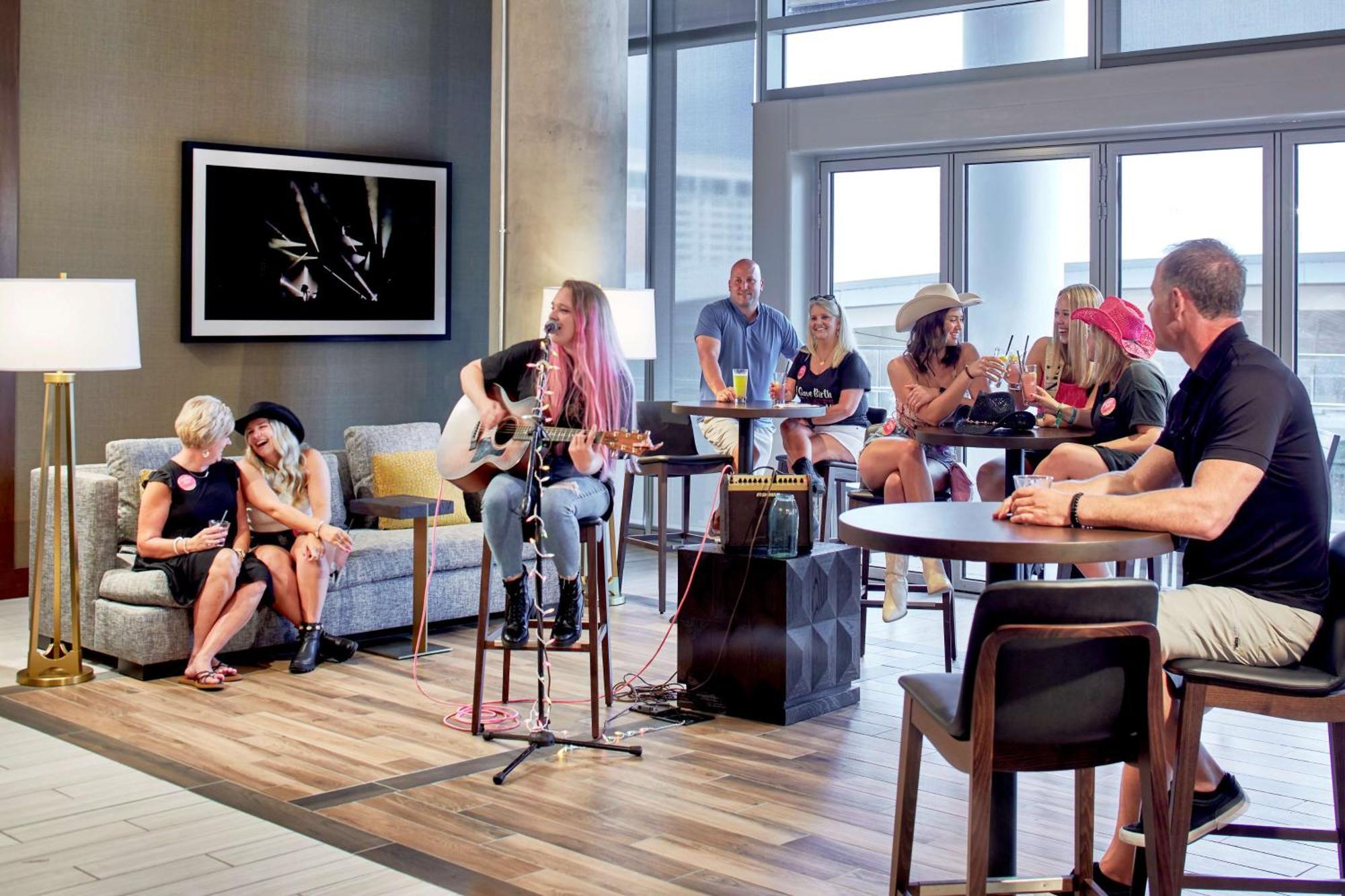 Embassy Suites By Hilton Nashville Downtown Exteriör bild